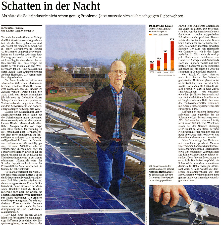Zeitungsartikel 'Schatten in der Nacht - Als hätte die Solarindustrie nicht schon genug Probleme. Jetzt muss sis sich auch noch gegen Diebe wehren'